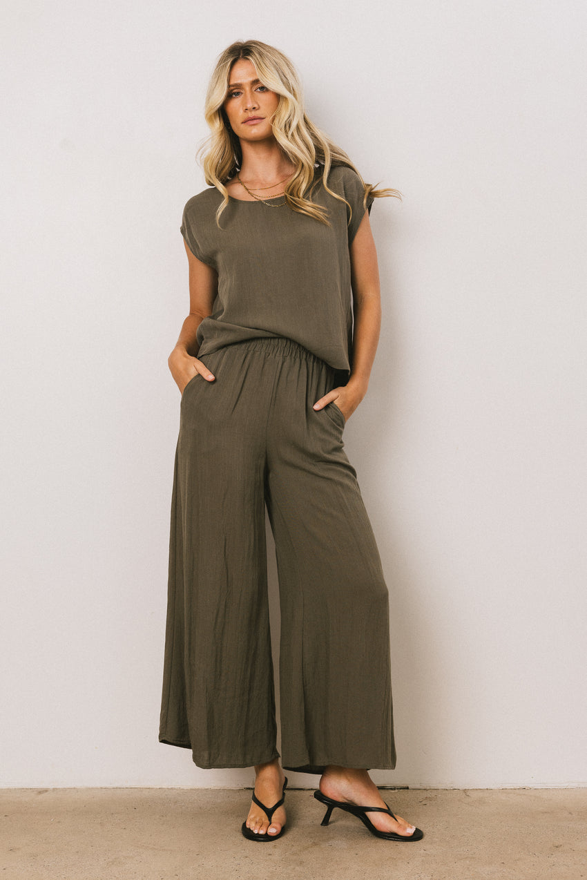 Jaylen Wide-Leg Pants in Olive -