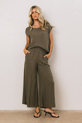 Jaylen Wide-Leg Pants in Olive -